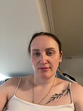 Snapshot of TomilaSi chatting on 06-15-26, 01:57 TomilaSi online show from 06-15-26, 01:57