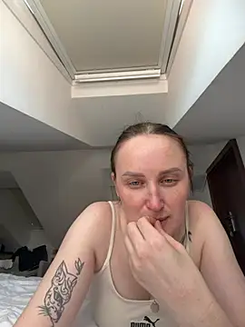 Snapshot of TomilaSi chatting on 06-22-26, 01:08 TomilaSi online show from 06-22-26, 01:08