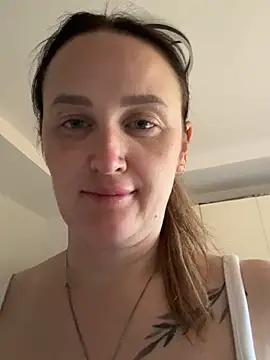 Snapshot of TomilaSi chatting on 07-11-26, 05:04 TomilaSi online show from 07-11-26, 05:04
