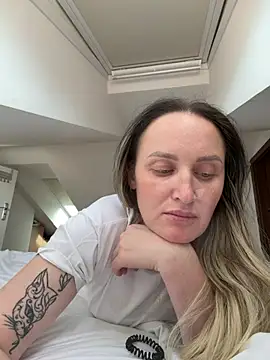 Snapshot of TomilaSi chatting on 07-25-26, 01:52 TomilaSi online show from 07-25-26, 01:52