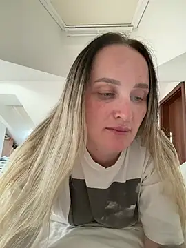 Snapshot of TomilaSi chatting on 07-27-26, 04:03 TomilaSi online show from 07-27-26, 04:03