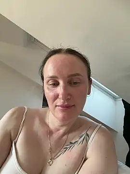 Snapshot of TomilaSi chatting on 07-28-26, 05:45 TomilaSi online show from 07-28-26, 05:45