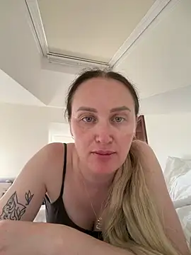Snapshot of TomilaSi chatting on 08-02-26, 12:14 TomilaSi online show from 08-02-26, 12:14