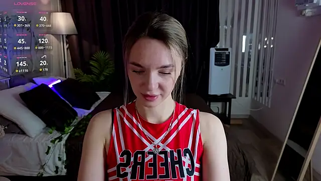 Snapshot of molly_crystal chatting on 01-13-26, 01:33 molly crystal online show from 01-13-26, 01:33