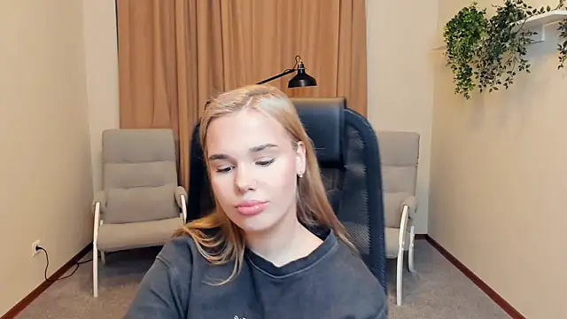 CorrineSchrodt online show from 11-29-25, 02:53