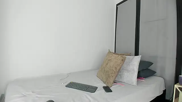 niicole steele  online show from 03-18-26, 09:07