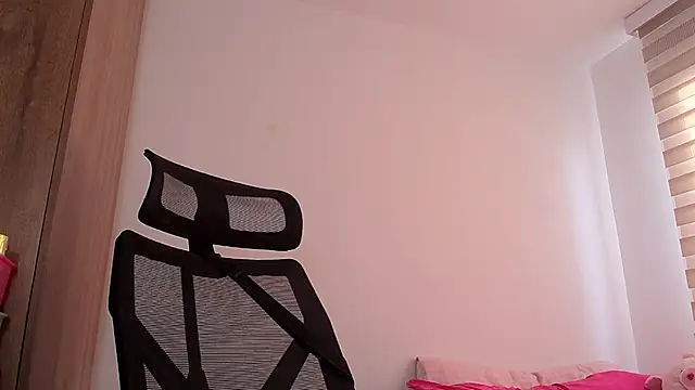 Sweet navy  online show from 12-19-25, 08:49