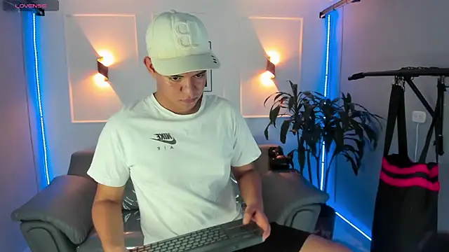 Paul 27  online show from 11-30-25, 02:04