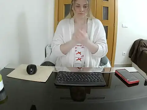 Snapshot of Adelyxveex chatting on 11-30-25, 10:58 Adelyxveex online show from 11-30-25, 10:58