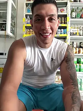 Snapshot of OliverWest04 chatting on 11-27-25, 05:26 OliverWest04 online show from 11-27-25, 05:26