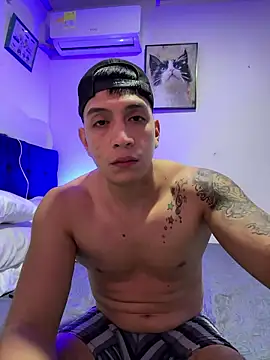 Snapshot of OliverWest04 chatting on 01-17-26, 11:30 OliverWest04 online show from 01-17-26, 11:30