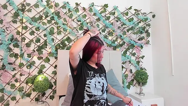 CharlotteBlossom online show from 12-18-25, 08:48