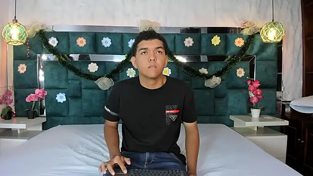  bonnyandclyde online show from 12-14-25, 11:48