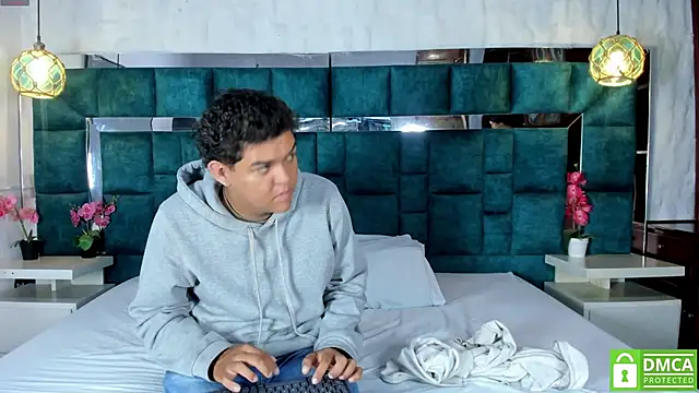  bonnyandclyde online show from 04-19-26, 01:43