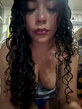 VictoriaaRose online show from 12-21-25, 11:01