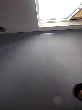 Estewar27 online show from 11-26-25, 03:13