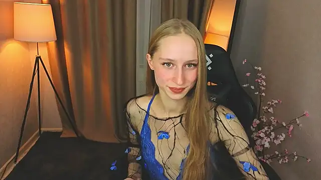 Snapshot of Le0nSky chatting on 11-30-25, 09:41 Le0nSky online show from 11-30-25, 09:41