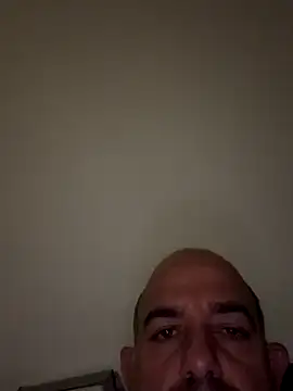 Snapshot of Laufla chatting on 11-25-25, 11:05 Laufla online show from 11-25-25, 11:05