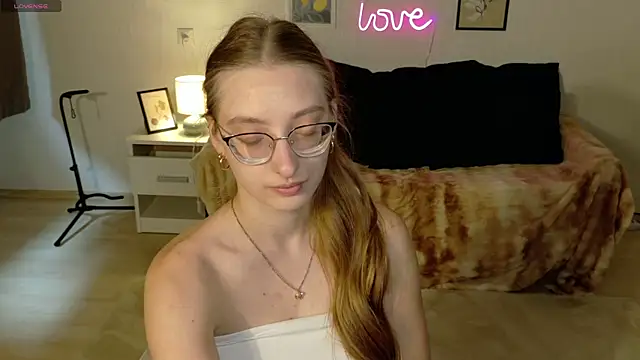AliceCutes online show from 05-16-26, 09:50