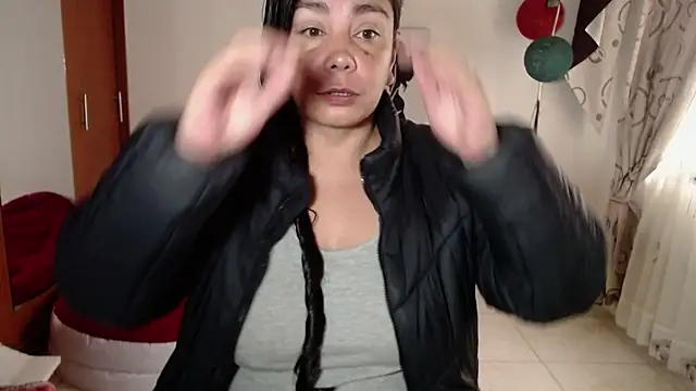 vivian-milf online show from 12-04-25, 12:36