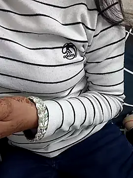 Juliekhan 98 online show from 01-09-26, 05:43