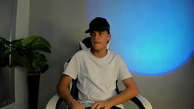 Isaac Collins  online show from 12-02-25, 08:04