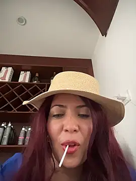 IsaSantoDomingo online show from 12-19-25, 04:47