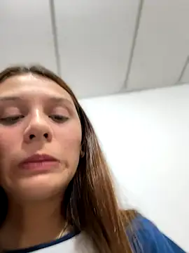 Snapshot of allisonn_parker26 chatting on 11-26-25, 10:44 allisonn parker26 online show from 11-26-25, 10:44