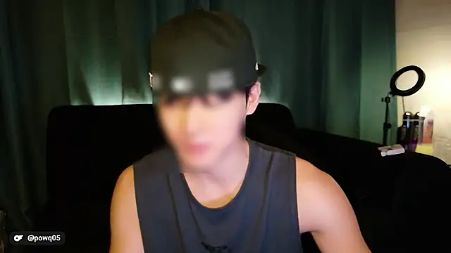 Snapshot of powq05 chatting on 03-05-26, 03:52 powq05 online show from 03-05-26, 03:52