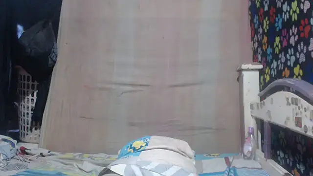 Snapshot of ELIZABET2- chatting on 06-06-26, 10:47 ELIZABET2- online show from 06-06-26, 10:47