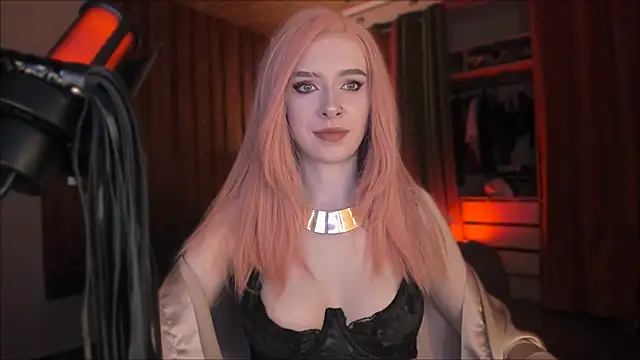 Snapshot of Mistress_Iris chatting on 12-04-25, 06:27 Mistress Iris online show from 12-04-25, 06:27