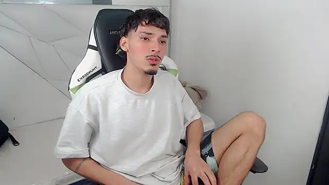 Yankeee  online show from 11-26-25, 04:13