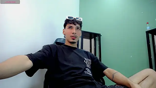 Yankeee  online show from 12-01-25, 03:33