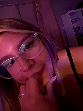 Alexarrm 17 online show from 11-27-25, 03:52