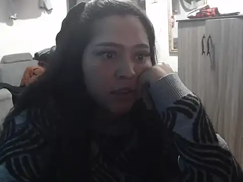Snapshot of Renatta_Sweet chatting on 05-16-26, 07:34 Renatta Sweet online show from 05-16-26, 07:34