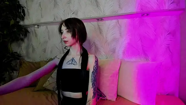 Snapshot of Ellen_Hops chatting on 05-13-26, 12:41 Ellen Hops online show from 05-13-26, 12:41