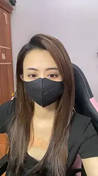 Snapshot of Lunamoon68 chatting on 04-18-26, 04:16 Lunamoon68 online show from 04-18-26, 04:16