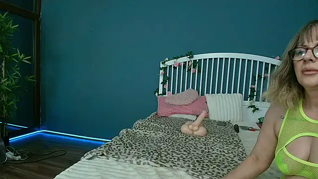 Cougar Milff online show from 06-30-26, 07:59