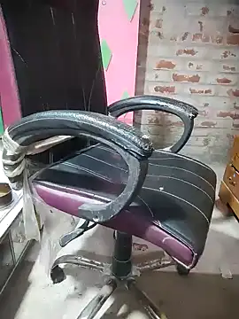 Snapshot of livaroy chatting on 11-28-25, 11:40 livaroy online show from 11-28-25, 11:40