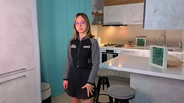 SharriDobes online show from 12-03-25, 03:54