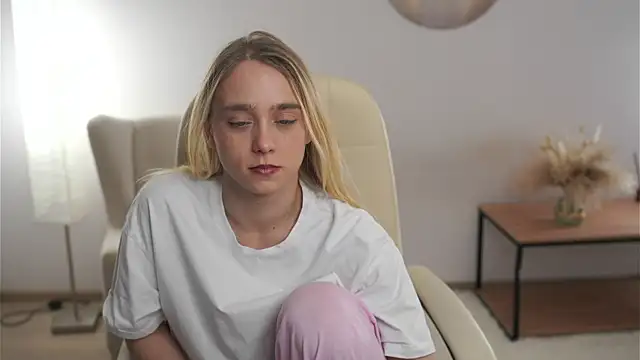 Snapshot of SharleneTaymon chatting on 11-27-25, 09:00 SharleneTaymon online show from 11-27-25, 09:00