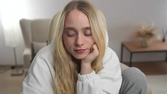 Snapshot of SharleneTaymon chatting on 11-28-25, 07:55 SharleneTaymon online show from 11-28-25, 07:55