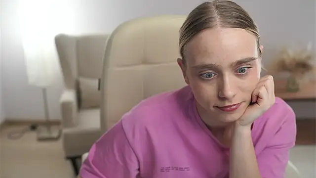 Snapshot of SharleneTaymon chatting on 12-01-25, 10:42 SharleneTaymon online show from 12-01-25, 10:42