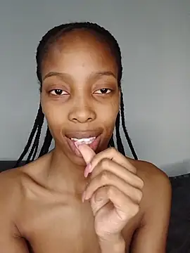 MsParisSmith online show from 12-14-25, 08:20