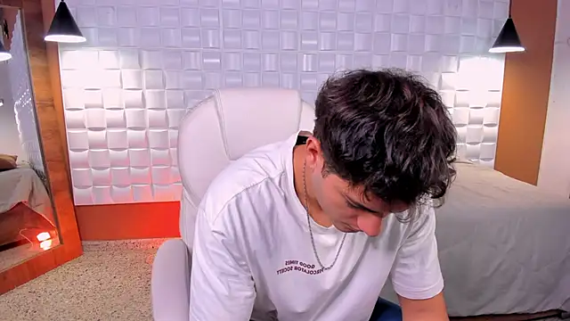 Snapshot of KaelSwitch chatting on 12-19-25, 07:54 KaelSwitch online show from 12-19-25, 07:54