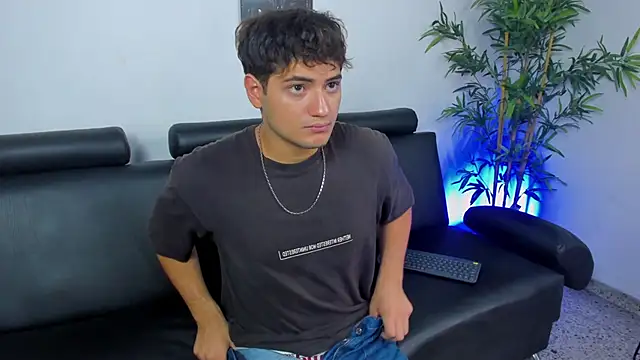 Snapshot of KaelSwitch chatting on 12-22-25, 08:06 KaelSwitch online show from 12-22-25, 08:06