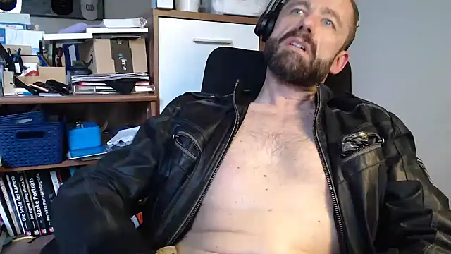 Snapshot of TheJoker_80 chatting on 06-10-26, 06:18 TheJoker 80 online show from 06-10-26, 06:18