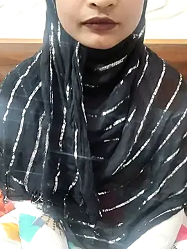 Snapshot of Zoyaa-Zubair chatting on 12-02-25, 11:15 Zoyaa-Zubair online show from 12-02-25, 11:15