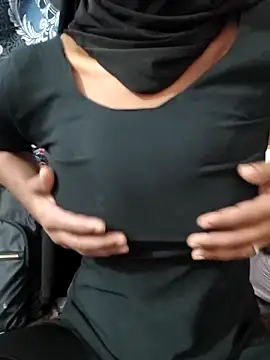 Zoyaa-Zubair online show from 12-21-25, 07:48