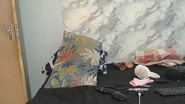 Snapshot of SexyZuluBarbie chatting on 06-15-26, 12:18 SexyZuluBarbie online show from 06-15-26, 12:18